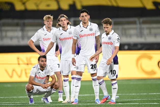 BK Hacken v RSC Anderlecht - UEFA Europa League GOTHENBURG, SWEDEN - JULY 31 : The players of RSC Anderlecht looking dejected on the final whistle after the defeat during the UEFA Europa League 2025 26 second qualifying round second leg between BK Hacken and RSC Anderlecht on July 31, 2025 in Gothenburg, Sweden, 31 07 2025 Gothenburg Sweden  Copyright: xNicoxVereeckenx