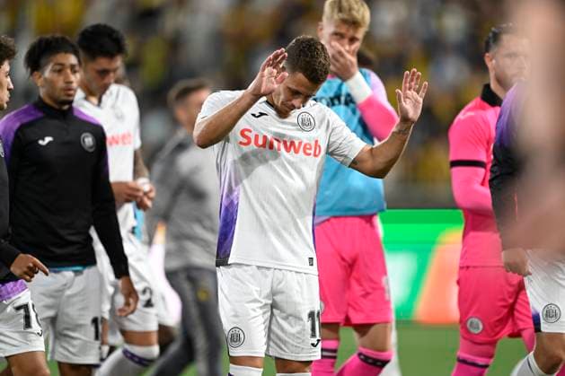 BK Hacken v RSC Anderlecht - UEFA Europa League GOTHENBURG, SWEDEN - JULY 31 : Hazard Thorgan midfielder of RSC Anderlecht and the players of RSC Anderlecht greeting the fans despite the defeat during the UEFA Europa League 2025 26 second qualifying round second leg between BK Hacken and RSC Anderlecht on July 31, 2025 in Gothenburg, Sweden, 31 07 2025 Gothenburg Sweden  Copyright: xNicoxVereeckenx