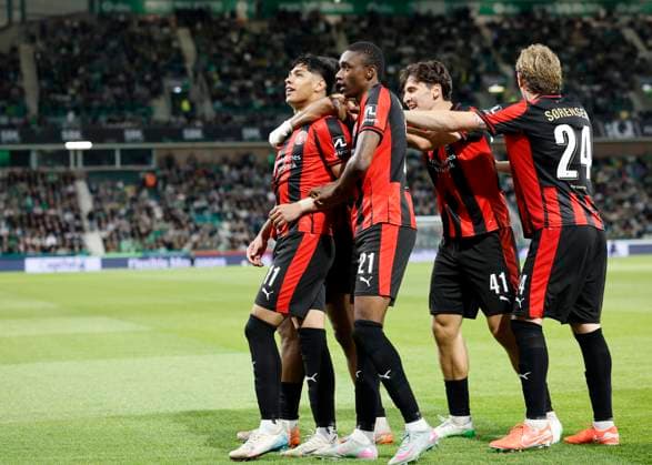 Hibernian v FC Midtjylland UEFA Europa League Dar’o Osorio of FC Midtjylland (left) celebrates scoring his teams first goal with team mates during the UEFA Europa League Second Qualifying Round Second Leg match at Easter Road, Edinburgh UK Newspapers OUT Copyright: xFredxPalmerx FIL-22024-0137