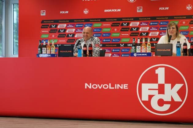 01.08.2025, xrekx, Fussball 2.Bundesliga, 1.FC Kaiserslautern - Pressekonferenz v.l. Torsten Lieberknecht Trainer (1.FC Kaiserslautern) Ann-Kathrin Beisiegel-Hauck Pressesprecher (1.FC Kaiserslautern) (DFL DFB REGULATIONS PROHIBIT ANY USE OF PHOTOGRAPHS as IMAGE SEQUENCES and or QUASI-VIDEO) Kaiserslautern