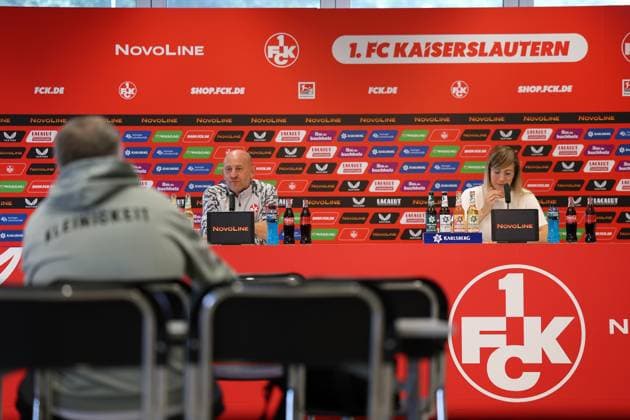 01.08.2025, xrekx, Fussball 2.Bundesliga, 1.FC Kaiserslautern - Pressekonferenz v.l. Torsten Lieberknecht Trainer (1.FC Kaiserslautern) Ann-Kathrin Beisiegel-Hauck Pressesprecher (1.FC Kaiserslautern) (DFL DFB REGULATIONS PROHIBIT ANY USE OF PHOTOGRAPHS as IMAGE SEQUENCES and or QUASI-VIDEO) Kaiserslautern