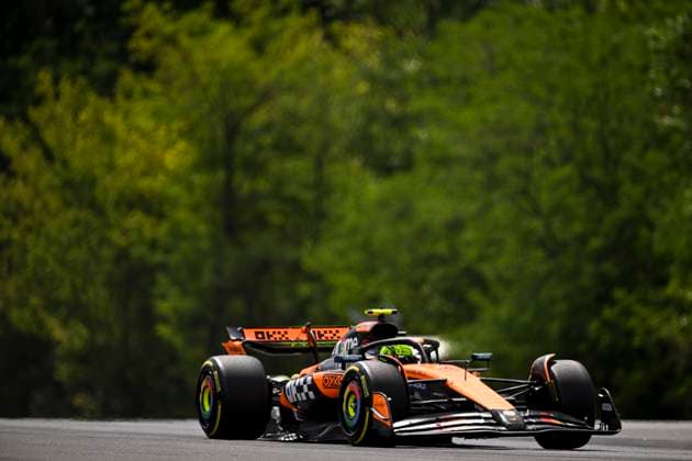 Lando Norris of Great Britain and McLaren , Practice, F1 Grand Prix of Hungary, am 01. August 2025 in Budapeste, Hungary. (Foto von Diogo Cardoso DeFodi Images) Lando Norris of Great Britain and McLaren , Practice, F1 Grand Prix of Hungary, Hungaroring on August 1, 2025 in Budapeste, Hungary. (Photo by Diogo Cardoso DeFodi Images)
