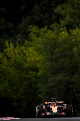 Oscar Piastri of Australia and McLaren , Practice, F1 Grand Prix of Hungary, am 01. August 2025 in Budapeste, Hungary. (Foto von Diogo Cardoso DeFodi Images) Oscar Piastri of Australia and McLaren , Practice, F1 Grand Prix of Hungary, Hungaroring on August 1, 2025 in Budapeste, Hungary. (Photo by Diogo Cardoso DeFodi Images)