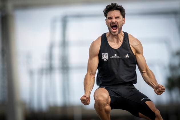 Deutsche Leichtathletik-Meisterschaften (Mehrkampf); Dresden, 01.08.2025 Tim Nowak (SSV Ulm) freut sich beim Stabhochsprung ; Deutsche Leichtathletik-Meisterschaften (Mehrkampf) am 01.08.2025 im Heinz-Steyer-Stadion, Dresden (Sachsen). *** German Athletics Championships All-around Dresden, 01 08 2025 Tim Nowak SSV Ulm is happy about the pole vault German Athletics Championships All-around on 01 08 2025 at Heinz Steyer Stadium, Dresden Saxony Copyright: xBEAUTIFULxSPORTS AxelxKohringx