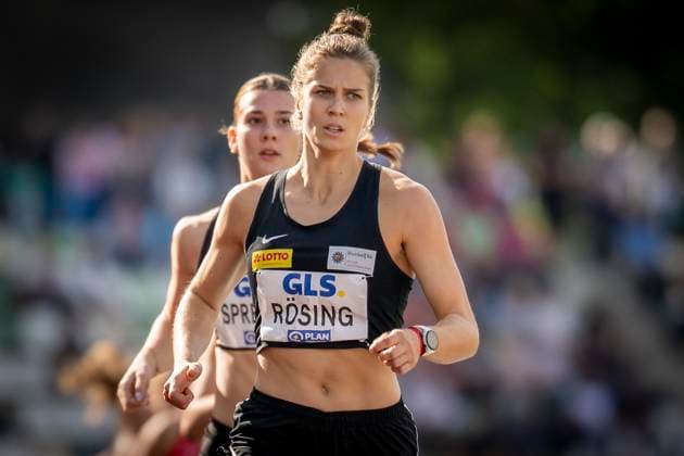 Deutsche Leichtathletik-Meisterschaften (Mehrkampf); Dresden, 01.08.2025 Mareike Rösing (USC Mainz)führt den abschließenden 800m-Lauf im Siebenkampf an, hinter ihr Sandrina Sprengel (LG Steinlach-Zollern); Deutsche Leichtathletik-Meisterschaften (Mehrkampf) am 01.08.2025 im Heinz-Steyer-Stadion, Dresden (Sachsen). *** German Athletics Championships Heptathlon Dresden, 01 08 2025 Mareike Rösing USC Mainz leads the final 800m run in the heptathlon, behind her Sandrina Sprengel LG Steinlach Zollern German Athletics Championships Heptathlon on 01 08 2025 at Heinz Steyer Stadium, Dresden Saxony Copyright: xBEAUTIFULxSPORTS AxelxKohringx