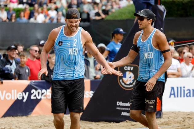 Düsseldorf, Deutschland, CEV EuroBeachVolley 2025 Europameisterschaft im Beach volleyball, Beachvolleyball auf der Anlage des Rochusclub in Düsseldorf 01.08.2025 Round of 16 Matthew IMMERS -NED- ( 1) und Ruben PENNINGA -NED- ( 2) gegen David AHMAN ( AEHMAN ) -SWE - ( 1) und Jonatan HELLVIG -SWE- ( 2) Matthew IMMERS -NED- ( 1) und Ruben PENNINGA -NED- ( 2)