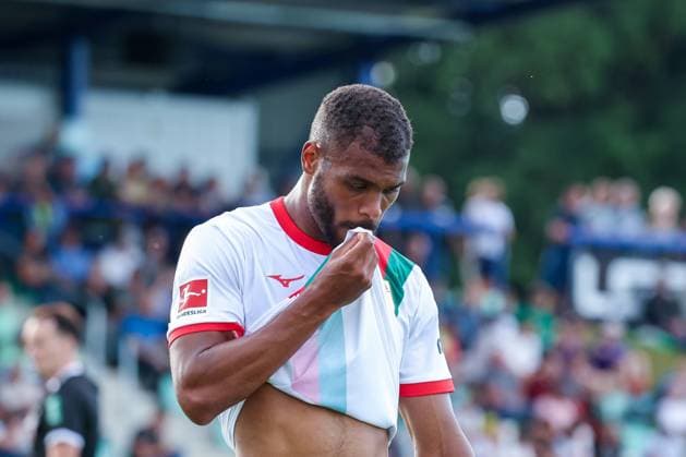 Steve Mounie 15 (FC Augsburg), FC Augsburg vs. Chrystal Palace FC, DFL, Saison 2025 2026, Vorbereitungsspiel, Testspiel, 01.08.2025 DFB regulations prohibit any use of photographs as image sequences and or quasi-video Bad Wimsbach Wels-Land Oesterreich