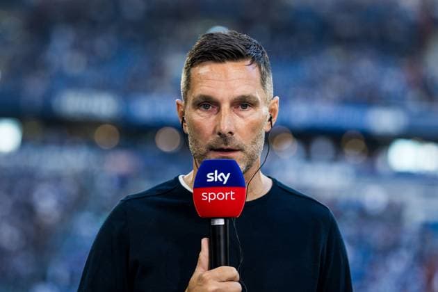 2. Fussball Bundesliga: FC Schalke 04 - Hertha BSC Berlin; 01.08.2025 Stefan Leitl (Trainer Hertha BSC Berlin) im Sky Interview 2. Fussball Bundesliga: FC Schalke 04 - Hertha BSC Berlin; Gelsenkirchen, VELTINS-Arena am 01.08.2025 DFL REGULATIONS PROHIBIT ANY USE OF PHOTOGRAPHS AS IMAGE SEQUENCES AND OR QUASI-VIDEO.