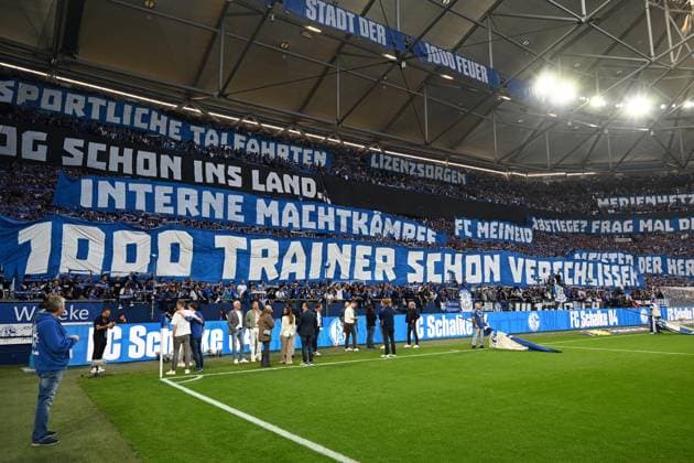 Fans Schalke 04 machen eine Choreographie waehrend des Spiels der 2. Bundesliga zwischen FC Schalke 04 und Hertha BSC, Veltins-Arena am 01. August 2025 in Gelsenkirchen, Deutschland. (Foto von Ralf Treese DeFodi Images) +++ Fans Schalke 04 doing a choreography during the 2. Bundesliga match between FC Schalke 04 and Hertha BSC at Veltins-Arena on August 1, 2025 in Gelsenkirchen, Germany. (Photo by Ralf Treese DeFodi Images) DFB DFL REGULATIONS PROHIBIT ANY USE OF PHOTOGRAPHS AS IMAGE SEQUENCES AND OR QUASI-VIDEO. (Photo by Ralf Treese DeFodi Images)