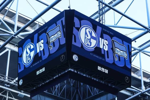 Fussball, 2. Bundesliga Saison 2025 2026 1.Spieltag FC Schalke 04 - Hertha BSC Berlin 01.08.2025, VELTINS-Arena Anzeigetafel mit der Spielpaarung Gelsenkirchen VELTINS-Arena Nordrhein-Westfalen Deutschland