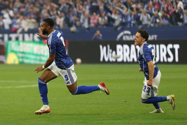Moussa Sylla (FC Schalke 04) Torjubel, jubelt nach seinem Treffer zum 1:0 waehrend des spiels der 2. Bundesliga zwischen FC Schalke 04 und Hertha BSC, Veltins-Arena am 01. August 2025 in Gelsenkirchen, Deutschland. (Foto von Oliver Kaelke DeFodi Images) +++ Moussa Sylla (FC Schalke 04) celebrates after scoring his team s first goal during the 2. Bundesliga match between FC Schalke 04 and Hertha BSC at Veltins-Arena on August 1, 2025 in Gelsenkirchen, Germany. (Photo by Oliver Kaelke DeFodi Images) DFB DFL REGULATIONS PROHIBIT ANY USE OF PHOTOGRAPHS AS IMAGE SEQUENCES AND OR QUASI-VIDEO. (Photo by Oliver Kaelke DeFodi Images)