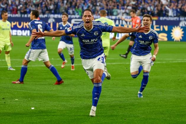 Fußball, 2. Bundesliga: FC Schalke 04 - Herta BSC Berlin, 1. Spieltag, Veltins Arena, DFB DFL REGULATIONS PROHIBIT ANY USE OF PHOTOGRAPHS AS IMAGE SEQUENCES AND OR QUASI-VIDEO.
