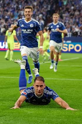 Gelsenkirchen, Deutschland, 01.08.25: Nikola Katic (FC Schalke 04) Torjubel, jubelt nach seinem Treffer zum 2:0 waehrend des Spiels der 2. Bundesliga zwischen FC Schalke 04 - Hertha BSC Berlin in der Veltins-Arena am 01. August 2025 in Gelsenkirchen, Deutschland. Gelsenkirchen Veltins-Arena Germany
