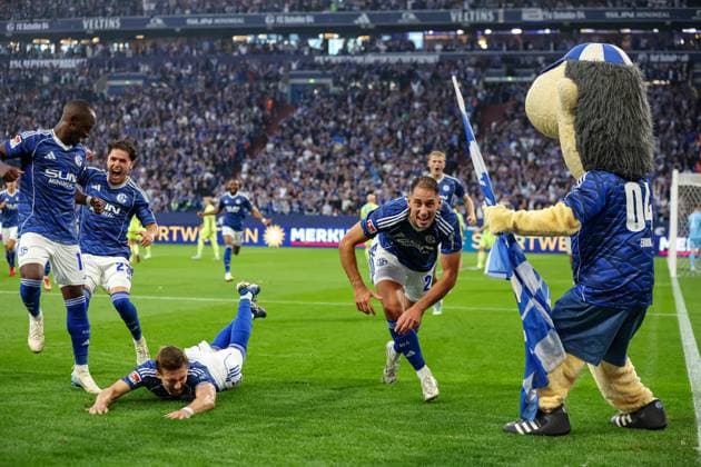 Gelsenkirchen, Deutschland, 01.08.25: Nikola Katic (FC Schalke 04) Torjubel, jubelt mit seiner Mannschaft nach dem Treffer zum 2:0 waehrend des Spiels der 2. Bundesliga zwischen FC Schalke 04 - Hertha BSC Berlin in der Veltins-Arena am 01. August 2025 in Gelsenkirchen, Deutschland. Gelsenkirchen Veltins-Arena Germany