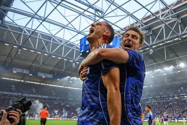 Gelsenkirchen, Deutschland, 01.08.25: Nikola Katic (FC Schalke 04) Torjubel, jubelt mit seiner Mannschaft nach dem Treffer zum 2:0 waehrend des Spiels der 2. Bundesliga zwischen FC Schalke 04 - Hertha BSC Berlin in der Veltins-Arena am 01. August 2025 in Gelsenkirchen, Deutschland. Gelsenkirchen Veltins-Arena Germany