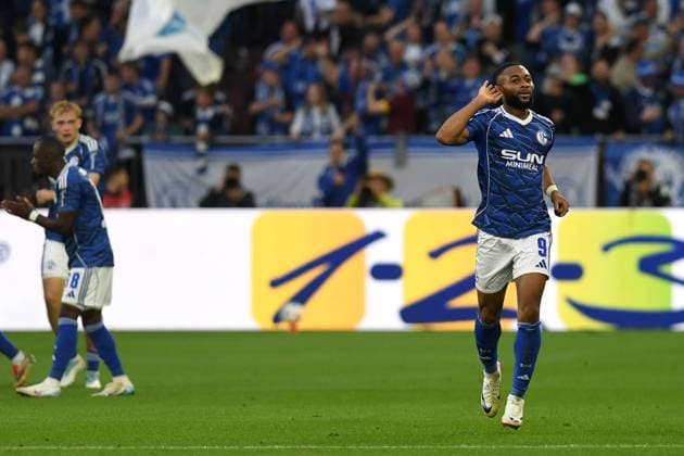 Moussa Sylla (FC Schalke 04) Torjubel, jubelt nach seinem Treffer zum 1:0 waehrend des Spiels der 2. Bundesliga zwischen FC Schalke 04 und Hertha BSC, Veltins-Arena am 01. August 2025 in Gelsenkirchen, Deutschland. (Foto von Ralf Treese DeFodi Images) +++ Moussa Sylla (FC Schalke 04) celebrates after scoring his team™s first goal during the 2. Bundesliga match between FC Schalke 04 and Hertha BSC at Veltins-Arena on August 1, 2025 in Gelsenkirchen, Germany. (Photo by Ralf Treese DeFodi Images) DFB DFL REGULATIONS PROHIBIT ANY USE OF PHOTOGRAPHS AS IMAGE SEQUENCES AND OR QUASI-VIDEO. (Photo by Ralf Treese DeFodi Images)