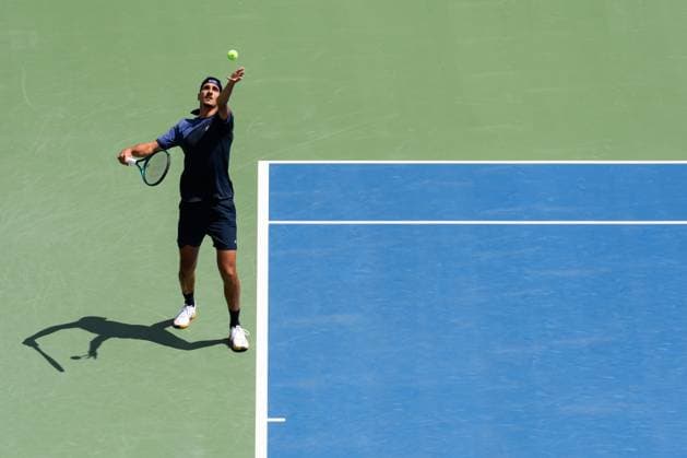 August 1, 2025, Toronto, Ontario, Canada: LORENZO SONEGO of Italy serves against ANDREY RUBLEV during the National Bank Open Presented by Rogers at Sobeys Stadium. Toronto Canada - ZUMAr228 20250801_znp_r228_019 Copyright: xVasiliyxRyabykhx