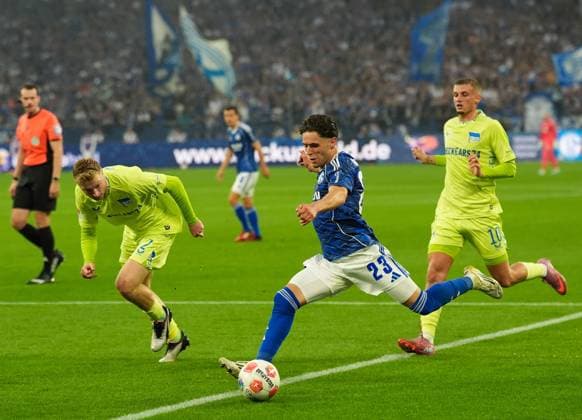 Julian Eitschberger (Hertha BSC, 2), Soufiane El-Faouzi (FC Schalke 04, 23), Michael Bruno Dominique Cuisance (Hertha BSC, 10) GER, FC Schalke 04 vs Hertha BSC, Fussball, 2. Bundesliga, 1. Spieltag, Saison 2025 2026, 01.08.2025 DFL REGULATIONS PROHIBIT ANY USE OF PHOTOGRAPHS AS IMAGE SEQUENCES AND OR QUASI-VIDEO GER, FC Schalke 04 vs Hertha BSC, Fussball, 2. Bundesliga, 1. Spieltag, Saison 2025 2026, 01.08.2025 Gelsenkirchen