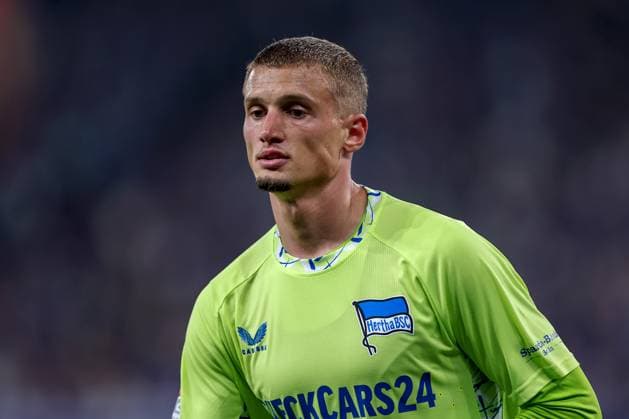 01.08.2025, Fußball, FC Schalke 04 - Hertha BSC, 1.Spieltag, 2. Fußball Bundesliga, Veltins-Arena Gelsenkirchen, Saison 2025 2026: Michael Cuisance (Hertha BSC 10) DFB regulations prohibit any use of photographs as image sequences and or quasi-video. Nordrhein-Westfalen Deutschland