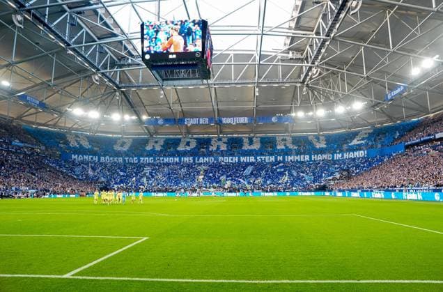 Blick auf die VELTINS-Arena vor dem Spiel. GER, FC Schalke 04 vs Hertha BSC, Fussball, 2. Bundesliga, 1. Spieltag, Saison 2025 2026, 01.08.2025 DFL REGULATIONS PROHIBIT ANY USE OF PHOTOGRAPHS AS IMAGE SEQUENCES AND OR QUASI-VIDEO GER, FC Schalke 04 vs Hertha BSC, Fussball, 2. Bundesliga, 1. Spieltag, Saison 2025 2026, 01.08.2025 Gelsenkirchen