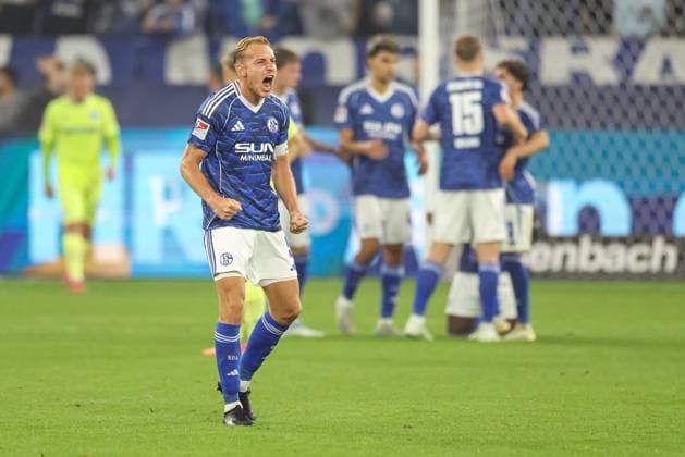 Gelsenkirchen, Deutschland, 01.08.25: Timo Becker (FC Schalke 04) gestikuliert, Gestik nach dem Spiel der 2. Bundesliga zwischen FC Schalke 04 - Hertha BSC Berlin in der Veltins-Arena am 01. August 2025 in Gelsenkirchen, Deutschland. Gelsenkirchen Veltins-Arena Germany