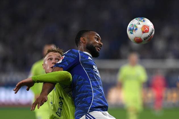 Moussa Sylla (FC Schalke 04) in Aktion, am Ball, Einzelaktion waehrend des Spiels der 2. Bundesliga zwischen FC Schalke 04 und Hertha BSC, Veltins-Arena am 01. August 2025 in Gelsenkirchen, Deutschland. (Foto von Ralf Treese DeFodi Images) +++ Moussa Sylla (FC Schalke 04) controls the ball during the 2. Bundesliga match between FC Schalke 04 and Hertha BSC at Veltins-Arena on August 1, 2025 in Gelsenkirchen, Germany. (Photo by Ralf Treese DeFodi Images) DFB DFL REGULATIONS PROHIBIT ANY USE OF PHOTOGRAPHS AS IMAGE SEQUENCES AND OR QUASI-VIDEO. (Photo by Ralf Treese DeFodi Images)