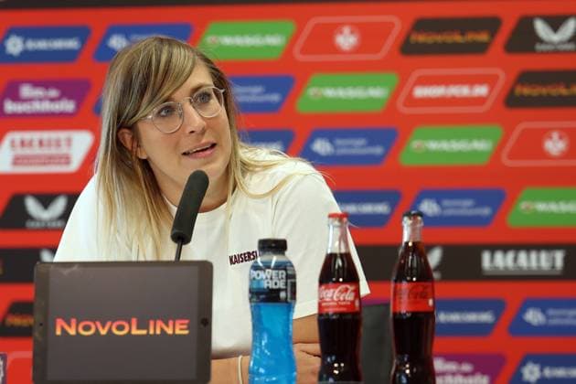 01.08.2025, xrekx, Fussball 2.Bundesliga, 1.FC Kaiserslautern - Pressekonferenz v.l. Ann-Kathrin Beisiegel-Hauck Pressesprecher (1.FC Kaiserslautern) (DFL DFB REGULATIONS PROHIBIT ANY USE OF PHOTOGRAPHS as IMAGE SEQUENCES and or QUASI-VIDEO) Kaiserslautern