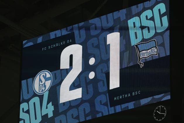 Der Videowürfel zeigt den Spielstand nach dem Abpfiff an beim Spiel der 2. Bundesliga (Saison 2025 26) FC Schalke 04 - Hertha BSC Copyright: Thomas Pakusch