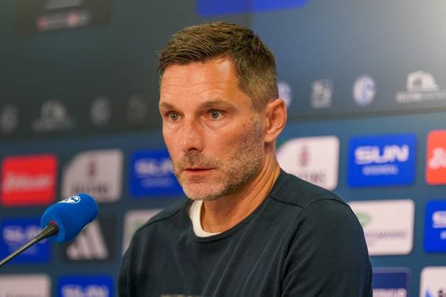 Deutschland: Fussball 2. Bundesliga 2025 26, 1. Spieltag - FC Schalke 04 vs Hertha BSC - VELTINS Arena Gelsenkirchen: Stefan Leitl (Trainer, Hertha BSC) Pressekonferenz