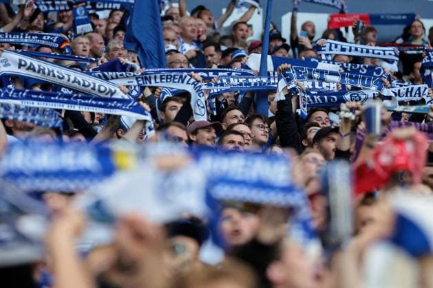 Fans des FC Schalke 04 beim Spiel der 2. Bundesliga (Saison 2025 26) FC Schalke 04 - Hertha BSC Copyright: Thomas Pakusch