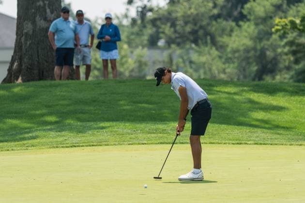 August 1, 2025, West Lafayette, Indiana, USA: CHARLIE WOODS putts while spectators watch on the final day of the PGA, Golf Herren Junior Championships on August 1, 2025, at the Birck Boilermaker Golf Complex in West Lafayette, Ind. West Lafayette USA - ZUMAw145 20250801_zsp_w145_022 Copyright: xDavidxWegielx