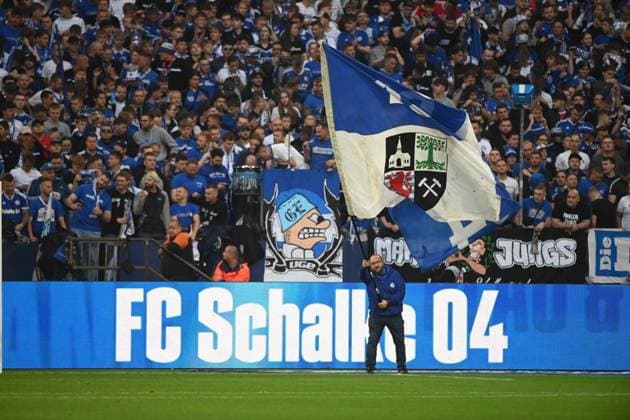 Schalke-Fans Feature, Symbolfoto, Randmotiv, Jubel, jubeln, Freude, cheers, Fussball 2. Bundesliga, 1. Spieltag, FC Schalke 04 (GE) - Hertha BSC Berlin (B) 2-1 am 01.08.2025 in Gelsenkirchen Deutschland. DFL regulations prohibit any use of photographs as image sequences and or quasi-video Â