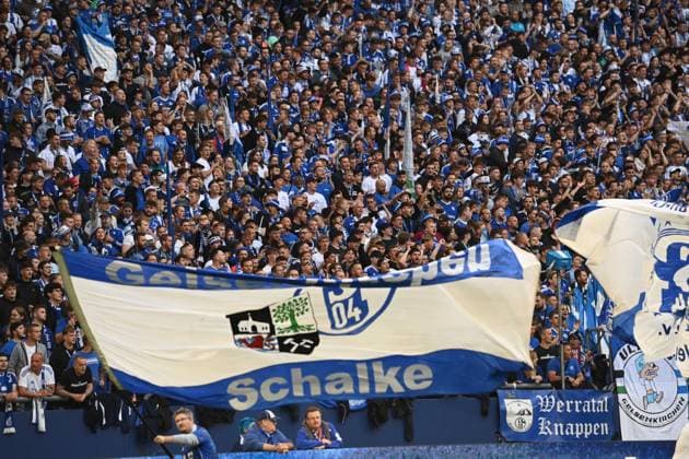 Schalke-Fans, Jubel, jubeln, Freude, cheers, Fussball 2. Bundesliga, 1. Spieltag, FC Schalke 04 (GE) - Hertha BSC Berlin (B) 2-1 am 01.08.2025 in Gelsenkirchen Deutschland. DFL regulations prohibit any use of photographs as image sequences and or quasi-video Â