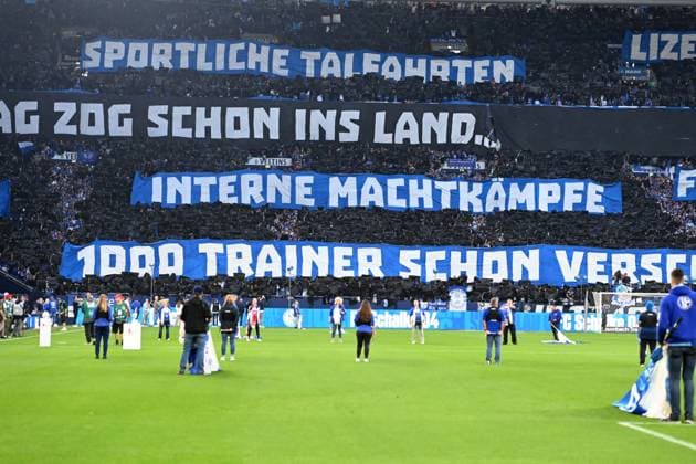 Schalke-Fans in der Nordkurve, Spruchbaender, Feature, Symbolfoto, Randmotiv, Jubel, jubeln, Freude, cheers, Fussball 2. Bundesliga, 1. Spieltag, FC Schalke 04 (GE) - Hertha BSC Berlin (B) 2-1 am 01.08.2025 in Gelsenkirchen Deutschland. DFL regulations prohibit any use of photographs as image sequences and or quasi-video Â