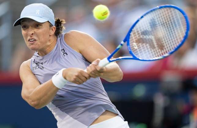 August 1, 2025, Montreal, Pq, Canada: Iga Swiatek of Poland hits a return to Eva Lys of Germany during third round tennis action at the National Bank Open in Montreal, Friday, Aug. 1, 2025. Canada News - August 1, 2025  - ZUMAc35_ 20250801_zaf_c35_116 Copyright: xChristinnexMuschix