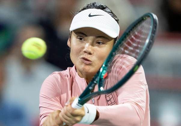 August 1, 2025, Montreal, Pq, Canada: Emma Raducanu of the United Kingdom hits a return to Amanda Anisimova of the United States during third round tennis action at the National Bank Open in Montreal, Friday, Aug. 1, 2025. Canada News - August 1, 2025  - ZUMAc35_ 20250801_zaf_c35_174 Copyright: xChristinnexMuschix
