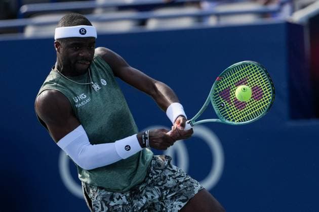 August 1, 2025, Toronto, Ontario, Canada: Frances Tiafoe of the United States plays a backhand against Aleksandar Vukic of Australia during the Men s Singles third round match on day 7 of the ATP, Tennis Herren Masters 1000 National Bank Open at Sobeys Stadium. on August 1, 2025 in Toronto, Canada. Toronto Canada - ZUMAe321 20250801_zsa_e321_110 Copyright: xLeonardoxRamirezx