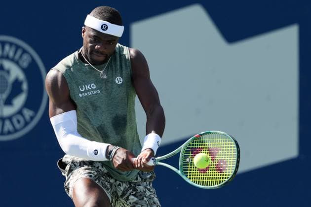 August 1, 2025, Toronto, Ontario, Canada: Frances Tiafoe of the United States plays a backhand against Aleksandar Vukic of Australia during the Men s Singles third round match on day 7 of the ATP, Tennis Herren Masters 1000 National Bank Open at Sobeys Stadium. on August 1, 2025 in Toronto, Canada. Toronto Canada - ZUMAe321 20250801_zsa_e321_120 Copyright: xLeonardoxRamirezx