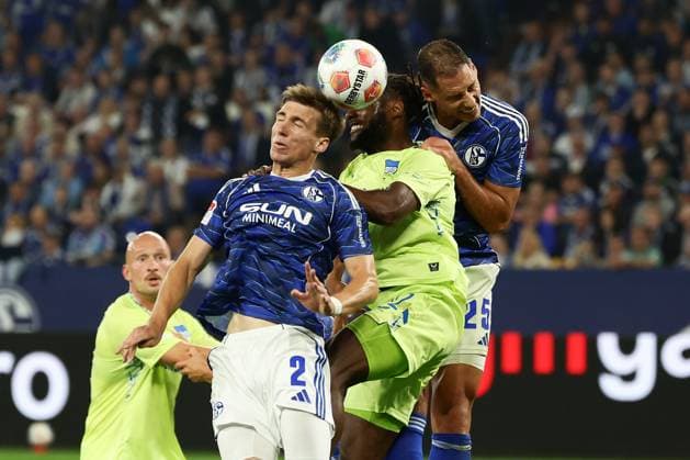 Fußball, 2. Bundesliga: FC Schalke 04 - Herta BSC Berlin, 1. Spieltag, Veltins Arena, DFB DFL REGULATIONS PROHIBIT ANY USE OF PHOTOGRAPHS AS IMAGE SEQUENCES AND OR QUASI-VIDEO.