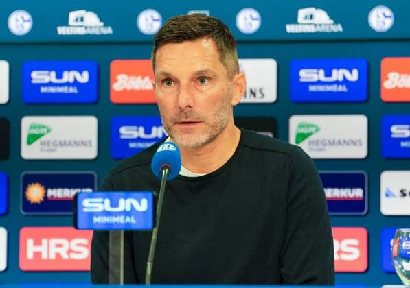 Stefan Leitl (Cheftrainer, Hertha BSC) bei der Pressekonferenz. GER, FC Schalke 04 vs Hertha BSC, Fussball, 2. Bundesliga, 1. Spieltag, Saison 2025 2026, 01.08.2025 DFL REGULATIONS PROHIBIT ANY USE OF PHOTOGRAPHS AS IMAGE SEQUENCES AND OR QUASI-VIDEO GER, FC Schalke 04 vs Hertha BSC, Fussball, 2. Bundesliga, 1. Spieltag, Saison 2025 2026, 01.08.2025 Gelsenkirchen