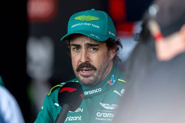 Fernando Alonso (Aston Martin Aramco Formula One Team, Spanien, 14), HUN, Formel 1 Weltmeisterschaft, Grand Prix von Ungarn, Hungaroring, Trainingstag, Freies Training 2, Saison 2025, 01.08.2025 HUN, Formel 1 Weltmeisterschaft, Grand Prix von Ungarn, Hungaroring, Trainingstag, Freies Training 2, Saison 2025, 01.08.2025 Budapest Copyright: xEibner-Pressefoto MarcelxFischerx EP_MFI