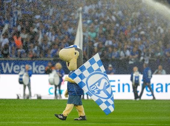 Maskottchen Erwin (FC Schalke 04) vor dem Spiel. GER, FC Schalke 04 vs Hertha BSC, Fussball, 2. Bundesliga, 1. Spieltag, Saison 2025 2026, 01.08.2025 DFL REGULATIONS PROHIBIT ANY USE OF PHOTOGRAPHS AS IMAGE SEQUENCES AND OR QUASI-VIDEO GER, FC Schalke 04 vs Hertha BSC, Fussball, 2. Bundesliga, 1. Spieltag, Saison 2025 2026, 01.08.2025 Gelsenkirchen