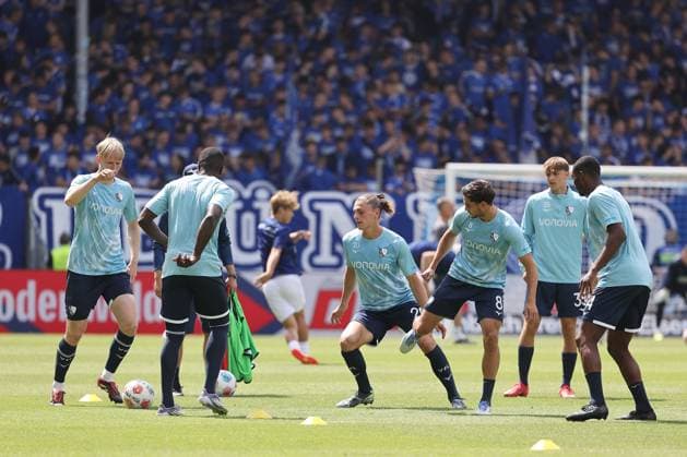 02.08.2025, xtvx, Fussball 2.Bundesliga, SV Darmstadt 98 - VfL Bochum v.l. Mannschaft VfL Bochum warms up, beim Aufwaermen (DFL DFB REGULATIONS PROHIBIT ANY USE OF PHOTOGRAPHS as IMAGE SEQUENCES and or QUASI-VIDEO) Darmstadt