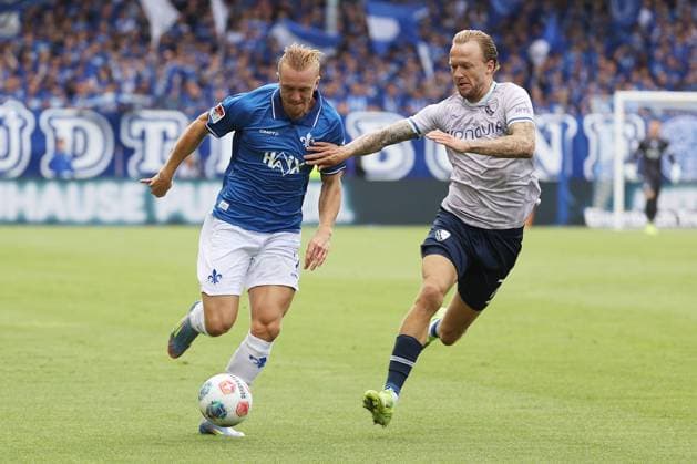 02.08.2025, xtvx, Fussball 2.Bundesliga, SV Darmstadt 98 - VfL Bochum v.l. Zweikampf, Duell, duel, tackle, compete Isac Lidberg (SV Darmstadt 98) Kevin Vogt (VfL Bochum) (DFL DFB REGULATIONS PROHIBIT ANY USE OF PHOTOGRAPHS as IMAGE SEQUENCES and or QUASI-VIDEO) Darmstadt