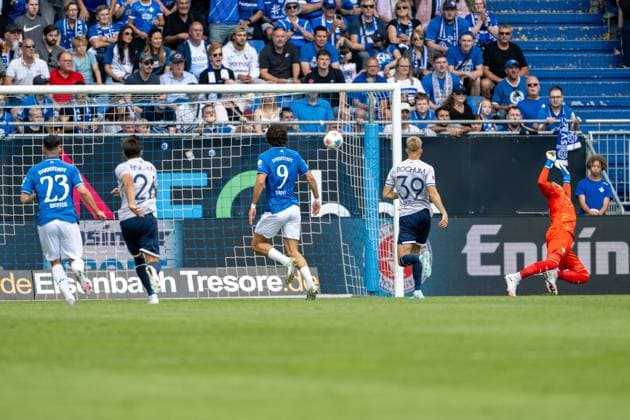 Das Tor zum 1:0 durch Isac Lidberg (SV Darmstadt 1898, 07), GER, SV Darmstadt 98 vs. VfL Bochum, Fussball, 2. Bundesliga, 1. Spieltag, Saison 2025 2026, 02.08.2025. DFL REGULATIONS PROHIBIT ANY USE OF PHOTOGRAPHS AS IMAGE SEQUENCES AND OR QUASI VIDEO GER, SV Darmstadt 98 vs. VfL Bochum, Fussball, 2. Bundesliga, 1. Spieltag, Saison 2025 2026, 02.08.2025 Darmstadt