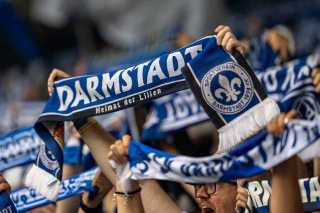 Fans von Darmstadt 98 vor dem Spiel, GER, SV Darmstadt 98 vs. VfL Bochum, Fussball, 2. Bundesliga, 1. Spieltag, Saison 2025 2026, 02.08.2025. DFL REGULATIONS PROHIBIT ANY USE OF PHOTOGRAPHS AS IMAGE SEQUENCES AND OR QUASI VIDEO GER, SV Darmstadt 98 vs. VfL Bochum, Fussball, 2. Bundesliga, 1. Spieltag, Saison 2025 2026, 02.08.2025 Darmstadt