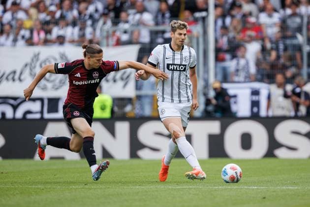 Artem Stepanov (1.FC Nuernberg) im Zweikampf mit Maximilian Rohr (SV 07 Elversberg), SV Elversberg vs 1.FC Nuernberg, Fussball, 2. Bundesliga, 1. Spieltag, Saison 2025 2026, 02.08.2025 DFB regulations prohibit any use of photographs as image sequences and or quasi-video. SV Elversberg vs 1.FC Nuernberg, Fussball, 2. Bundesliga, 1. Spieltag, Saison 2025 2026, 02.08.2025