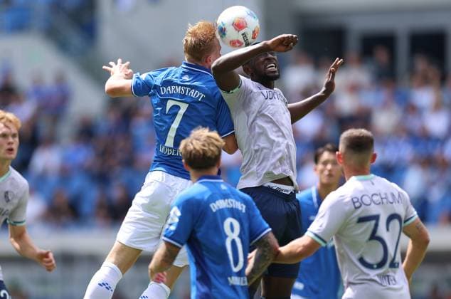 02.08.2025, xdcx, Fussball 2. Bundesliga, SV Darmstadt 98 - VfL Bochum, emonline, emspor, despor, v.l., Isac Lidberg (SV Darmstadt 98), Ibrahima Sissoko (VfL Bochum) DFL DFB REGULATIONS PROHIBIT ANY USE OF PHOTOGRAPHS AS IMAGE SEQUENCES AND OR QUASI-VIDEO.