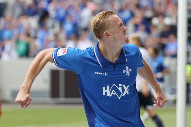 02.08.2025, xtvx, Fussball 2.Bundesliga, SV Darmstadt 98 - VfL Bochum v.l. Goal scored, Tor zum 1:0 Isac Lidberg (SV Darmstadt 98) Torjubel, Goal celebration, celebrate the goal, celebrates scoring (DFL DFB REGULATIONS PROHIBIT ANY USE OF PHOTOGRAPHS as IMAGE SEQUENCES and or QUASI-VIDEO) Darmstadt