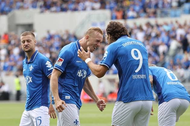 02.08.2025, xtvx, Fussball 2.Bundesliga, SV Darmstadt 98 - VfL Bochum v.l. Goal scored, Tor zum 1:0 Isac Lidberg (SV Darmstadt 98) Torjubel, Goal celebration, celebrate the goal, celebrates scoring Isac Lidberg (SV Darmstadt 98) Fraser Hornby (SV Darmstadt 98) (DFL DFB REGULATIONS PROHIBIT ANY USE OF PHOTOGRAPHS as IMAGE SEQUENCES and or QUASI-VIDEO) Darmstadt